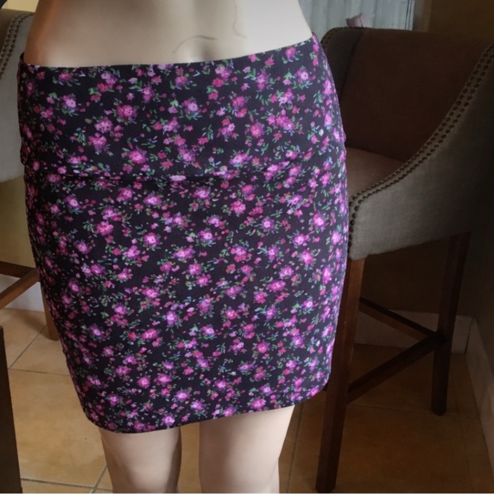 Floral Print Black & Pink Pencil Skirt - Picture 5 of 9